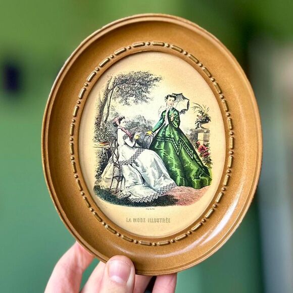 la-mode Other - VTG Dainty Oval Framed Victorian Styled Women La Mode Illustrée Wall Plaque Deco